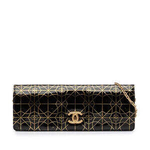 Pre-Loved Chanel Paris Moscou Vinyl Moujik Clutch with Chain